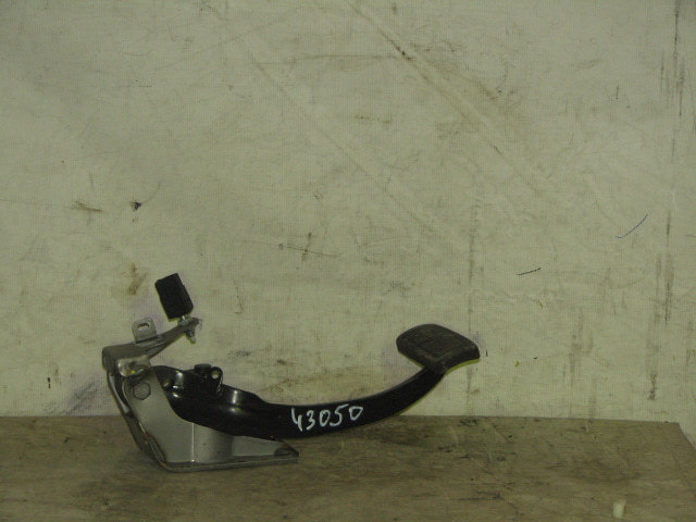 Педаль тормоза