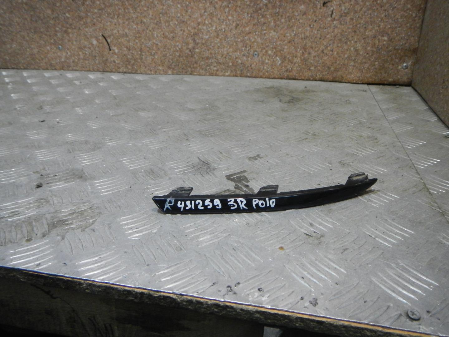 Молдинг заднего бампера