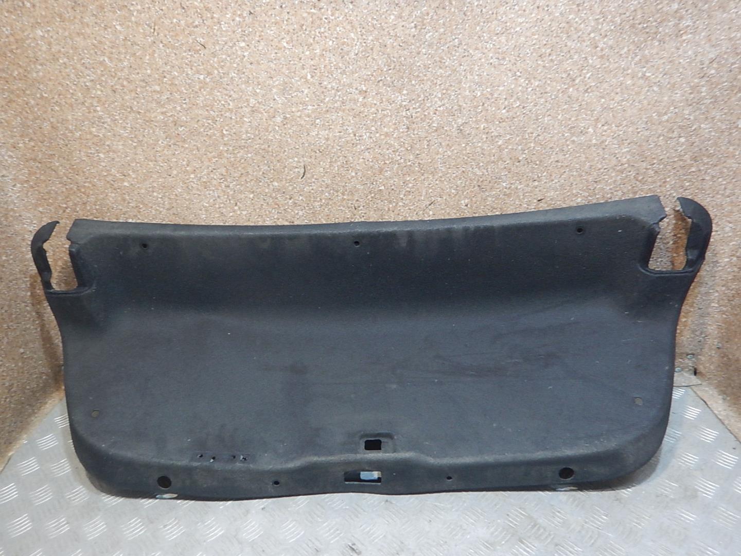 Обшивка крышки багажника