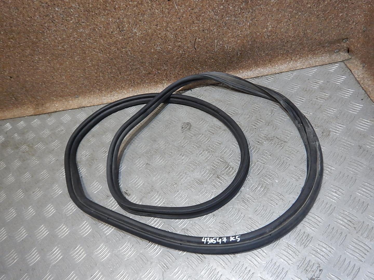 Уплотнитель багажника