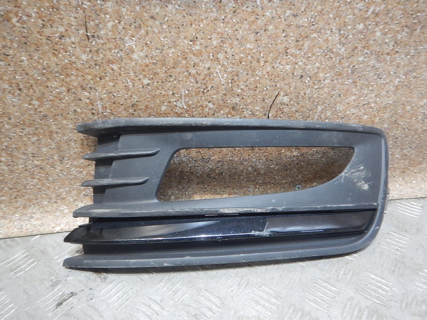 Решетка в бампер левая