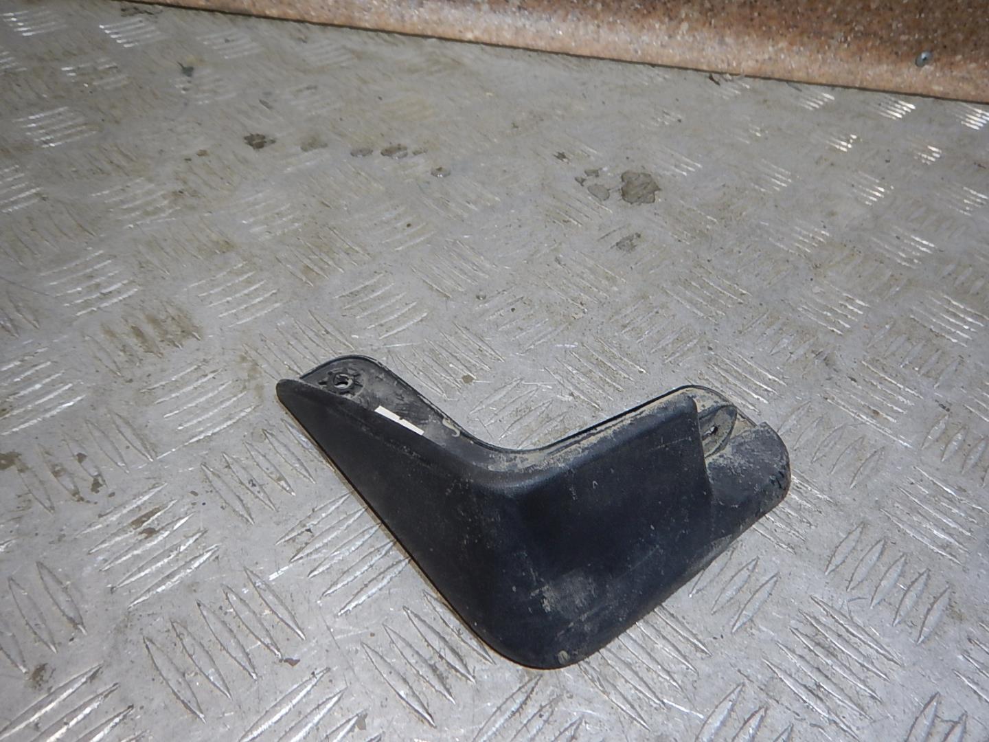 Брызговик задний левый