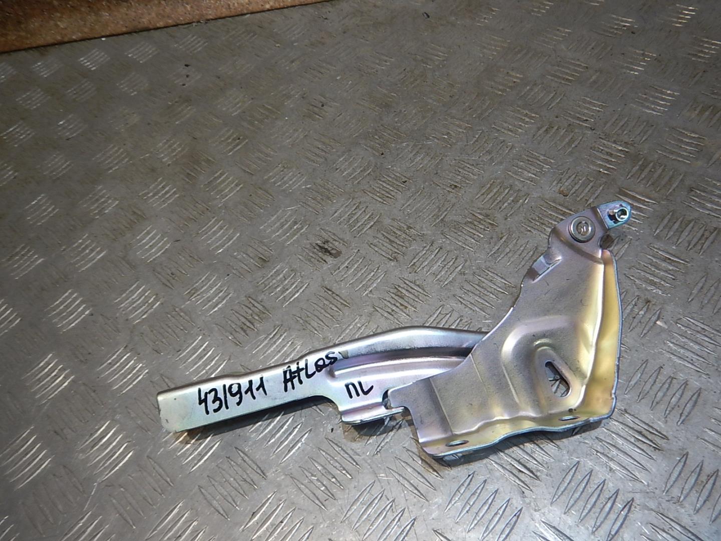 Петля капота левая