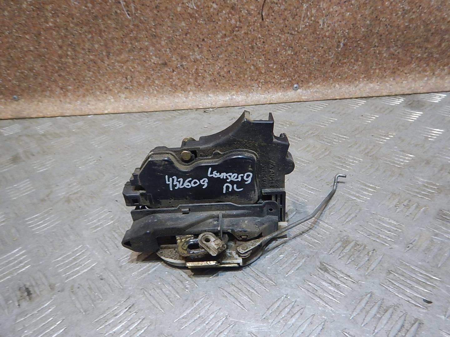 Замок двери передней левой