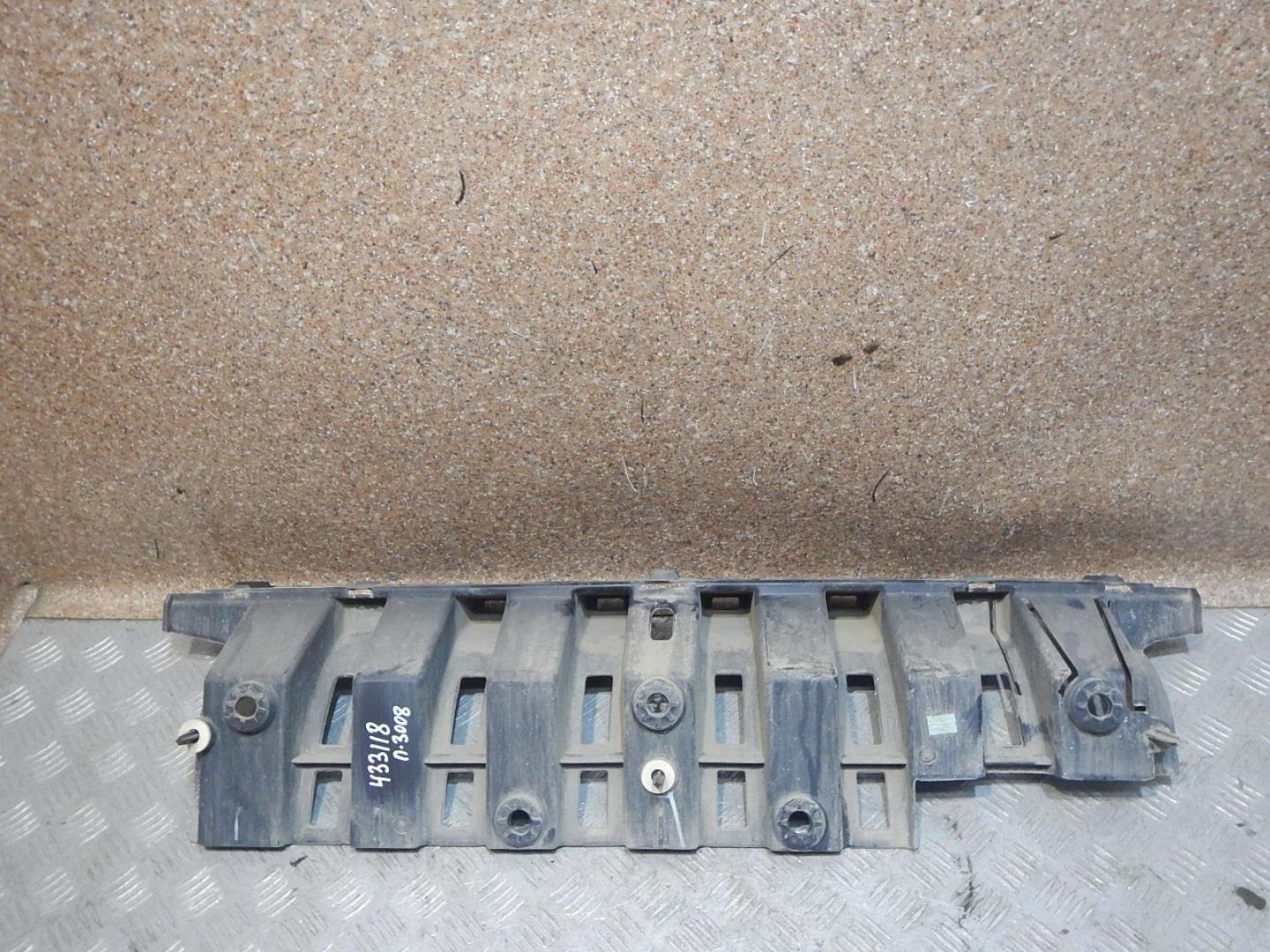 Кронштейн заднего бампера