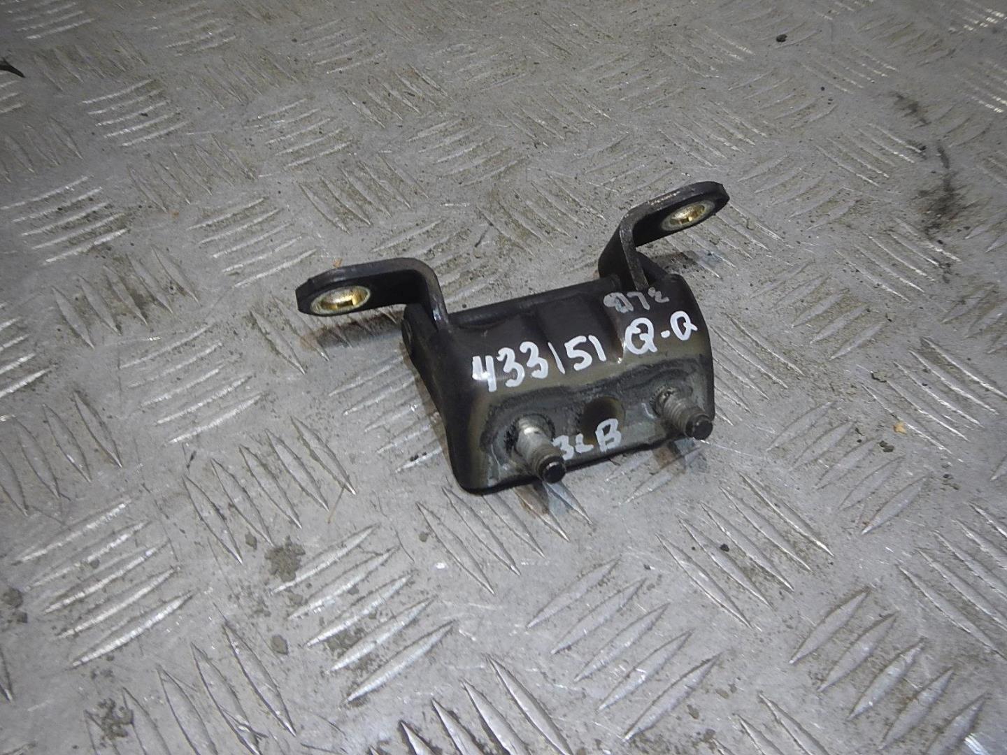 Петля двери задней левой верхняя