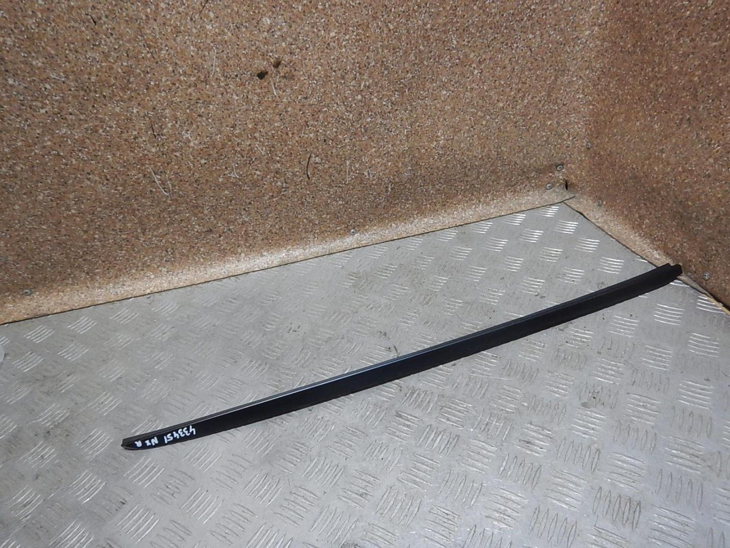 Молдинг лобового стекла