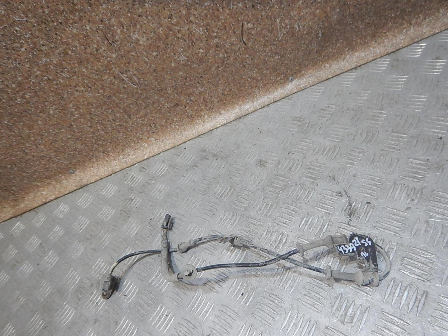 Датчик ABS передний левый