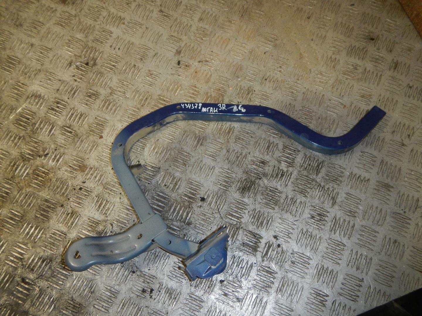 Петля крышки багажника