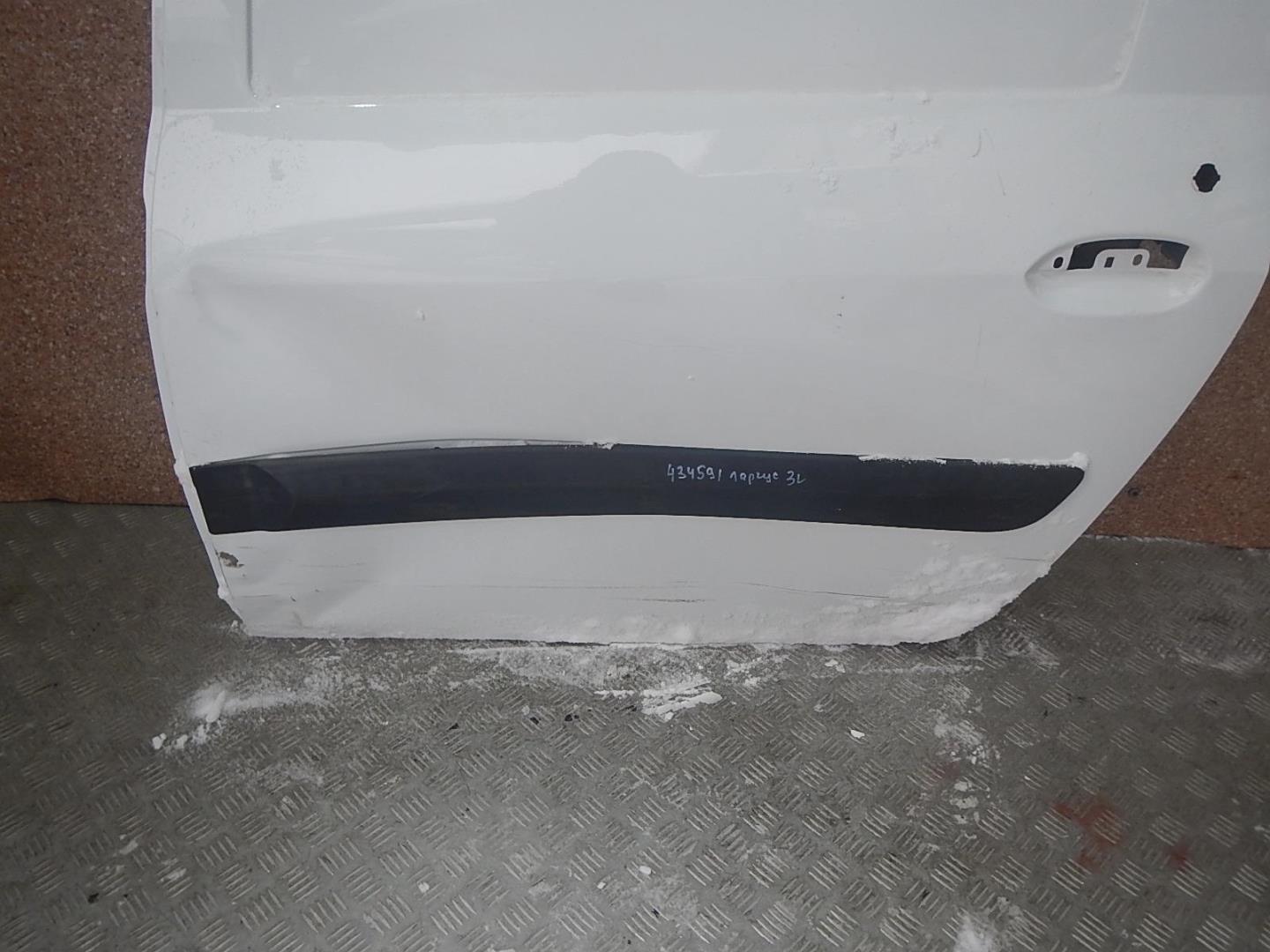 Молдинг задней левой двери