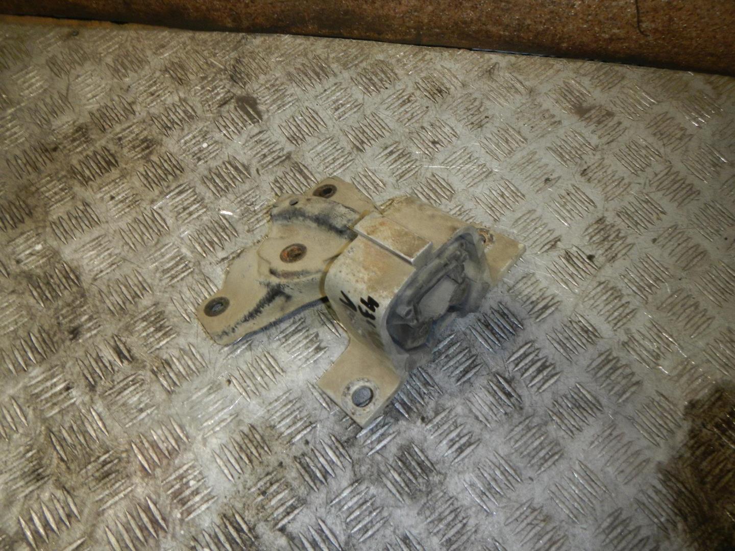 Опора двигателя правая