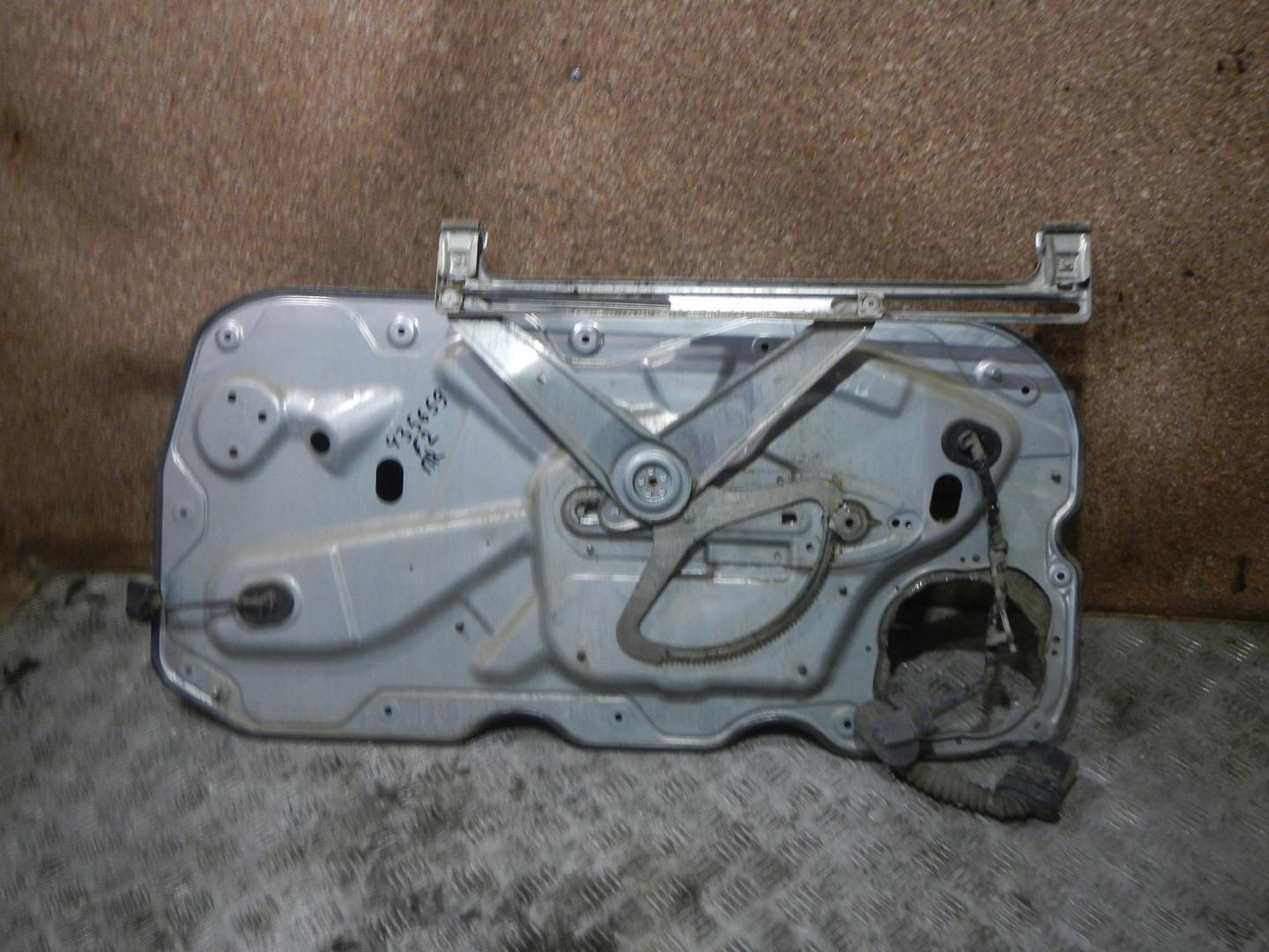 Стеклоподъемник электр. передний правый