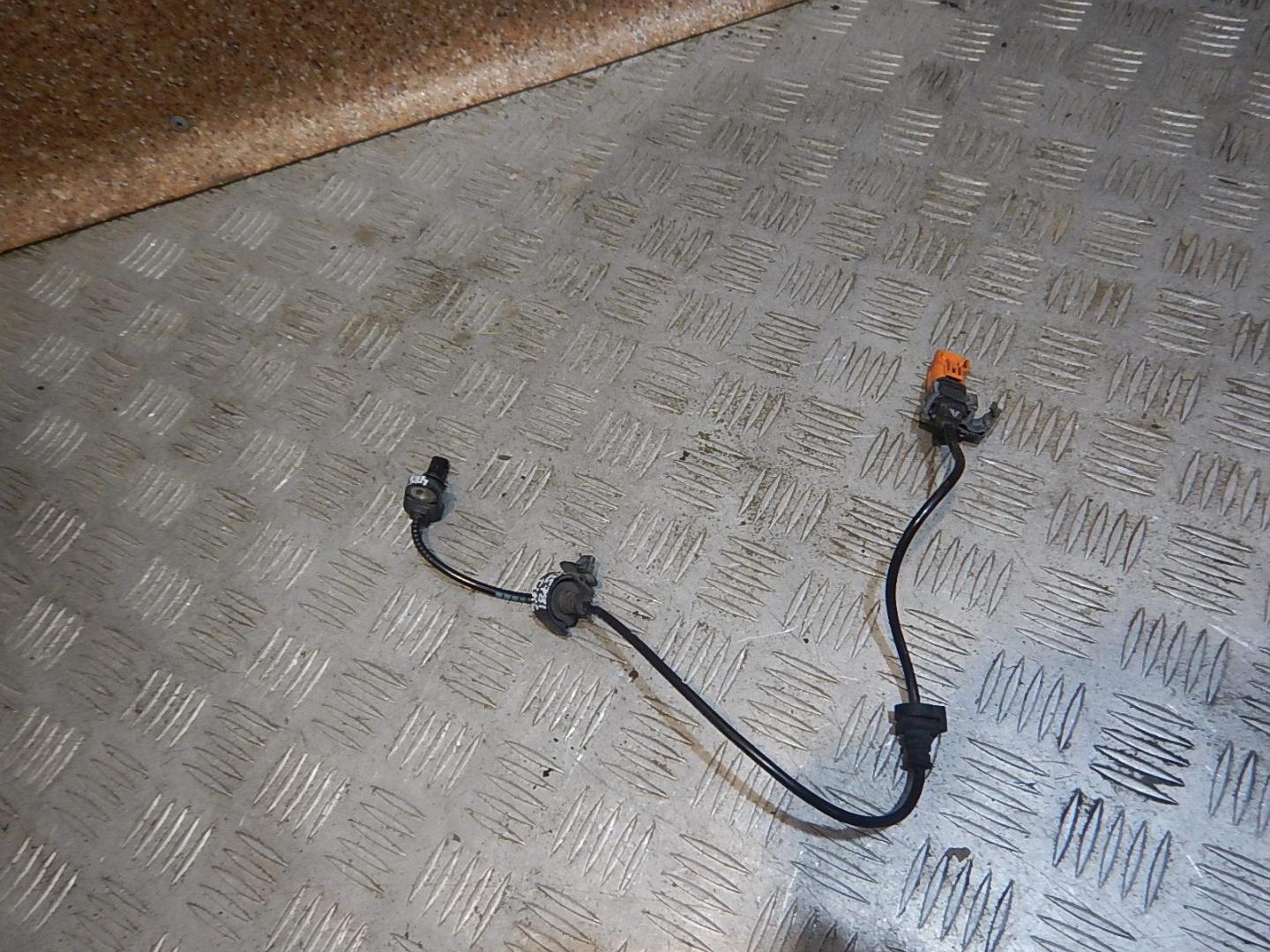 Датчик ABS задний