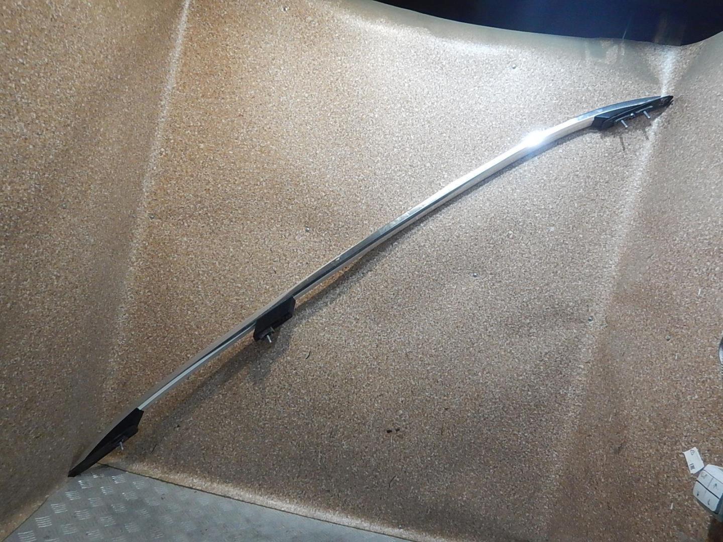 Рейлинг (релинг) левый (планка на крышу)