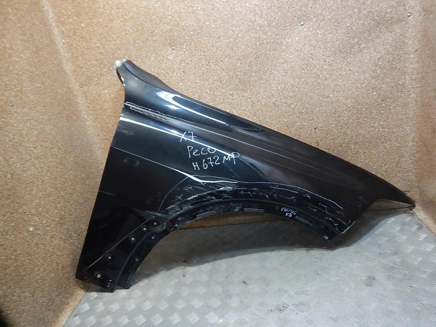 Крыло переднее правое