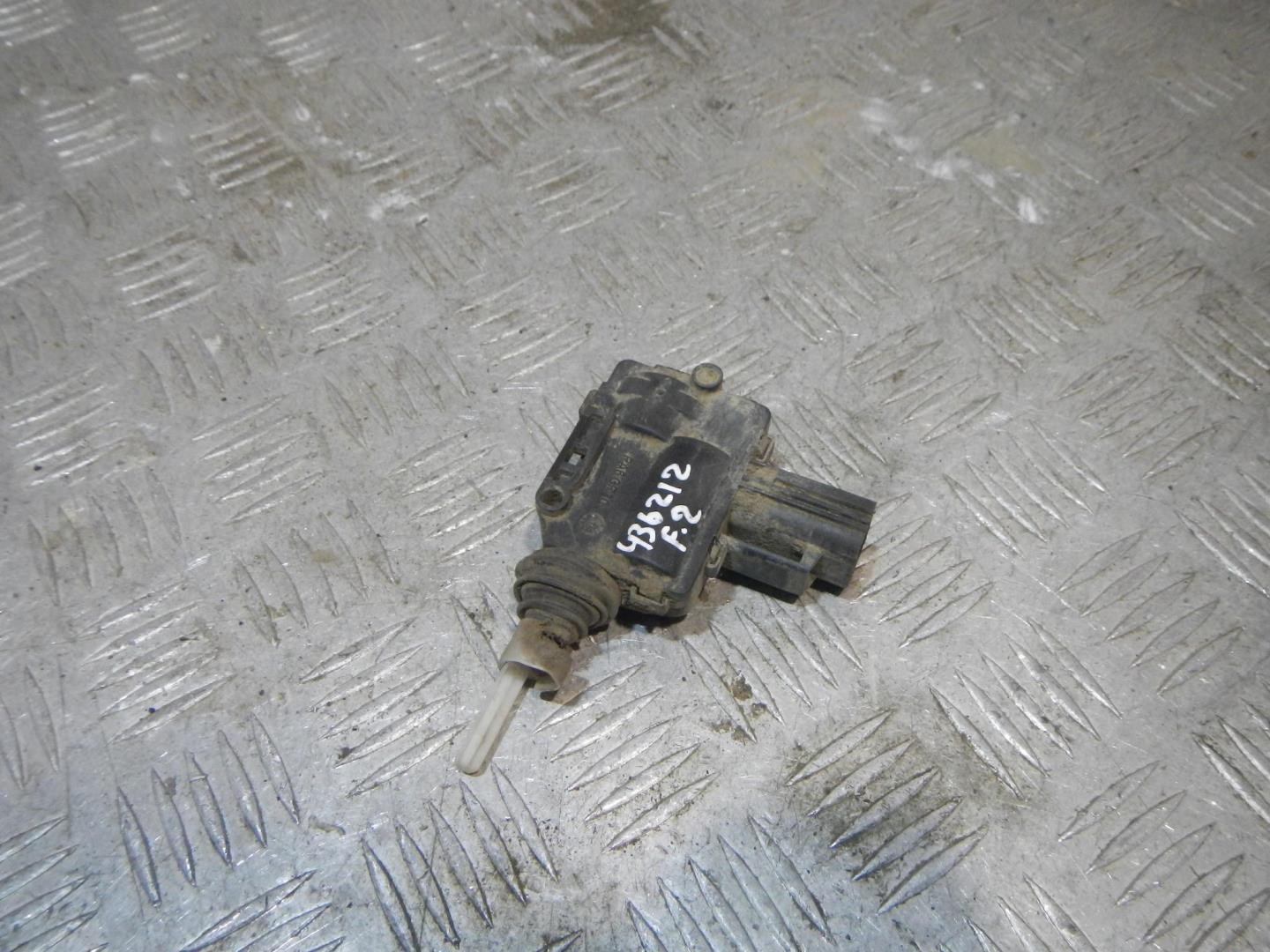 Активатор замка крышки бензобака