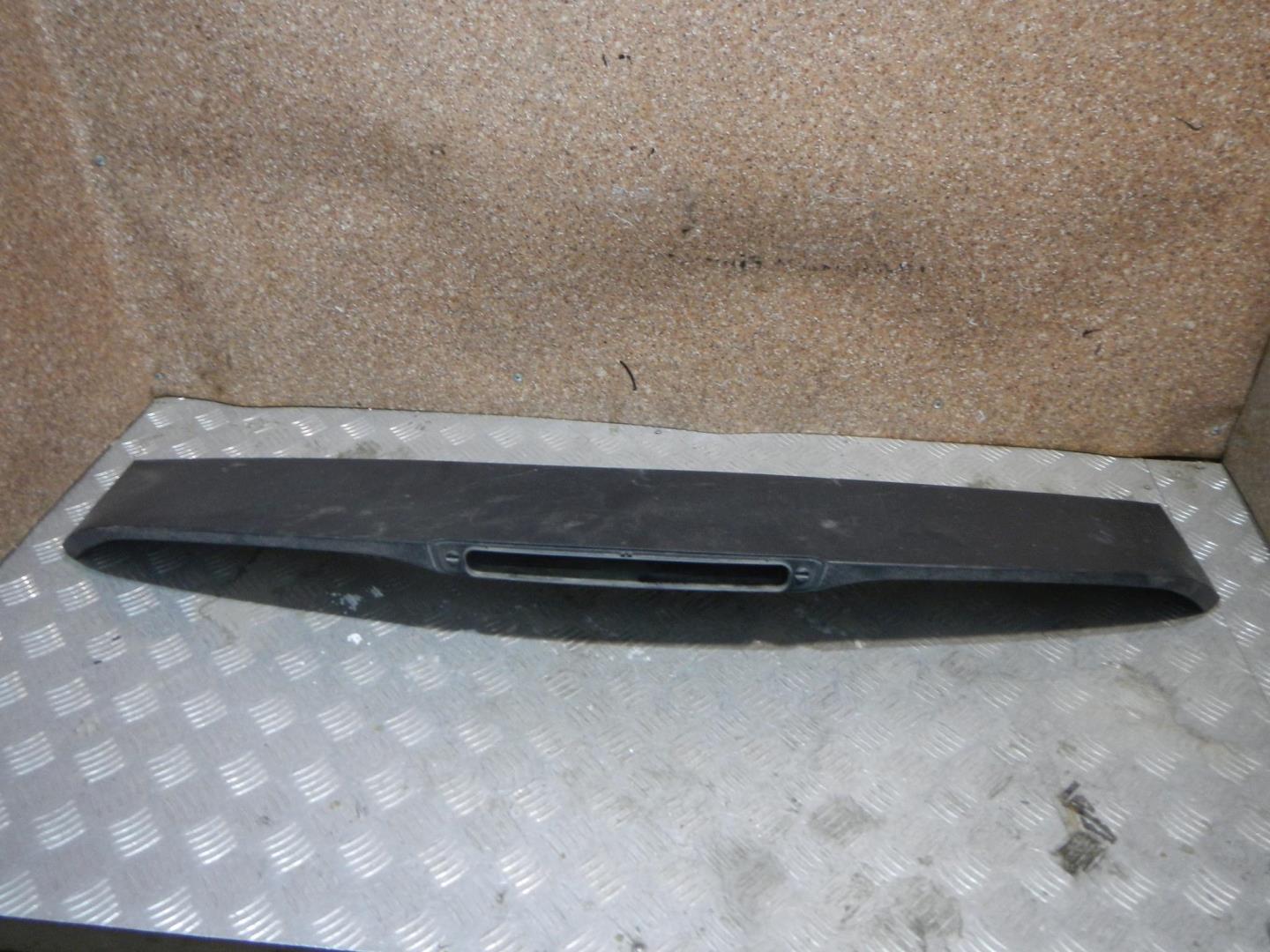 Спойлер (дефлектор) крышки багажника