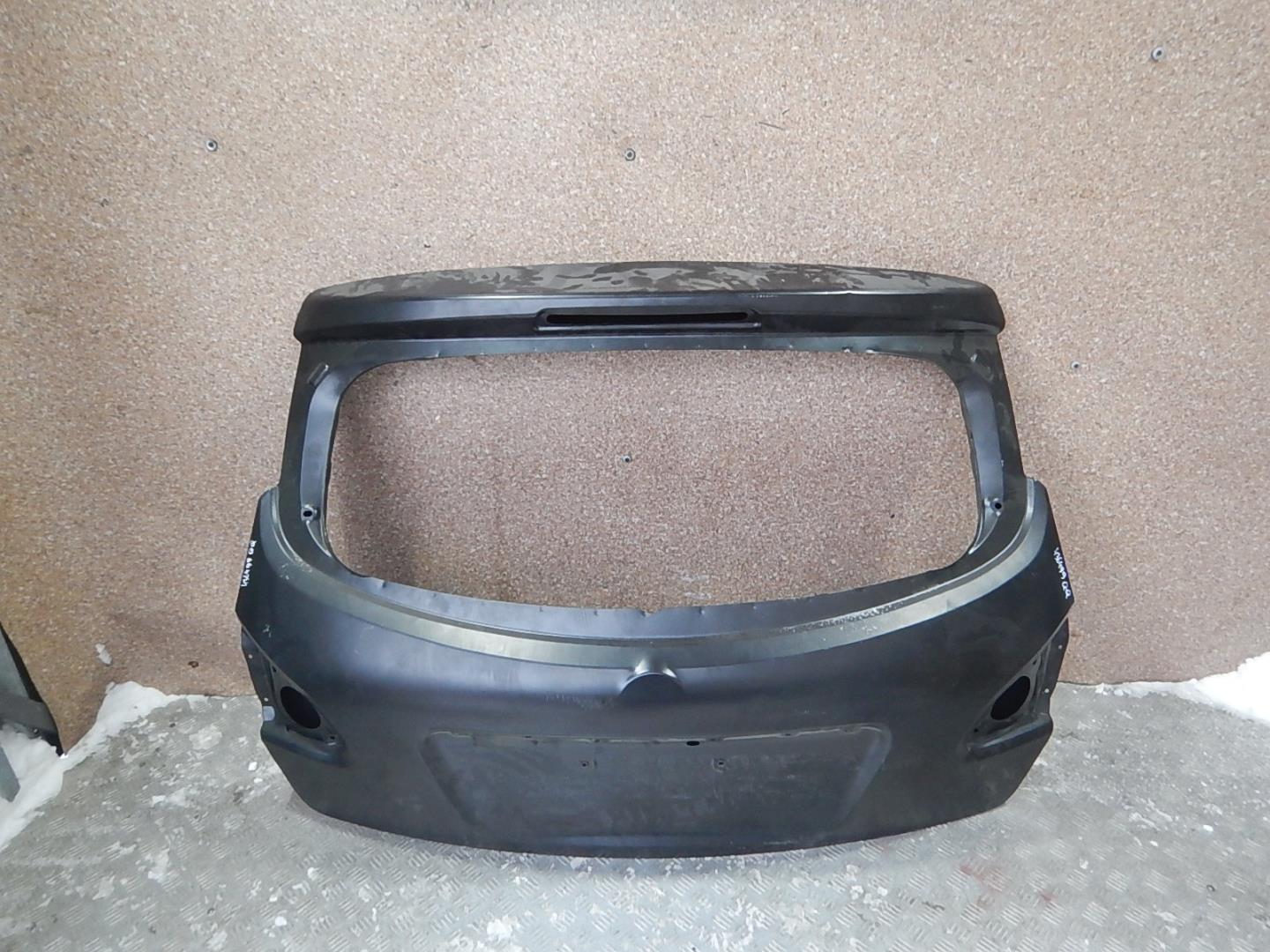 Дверь багажника