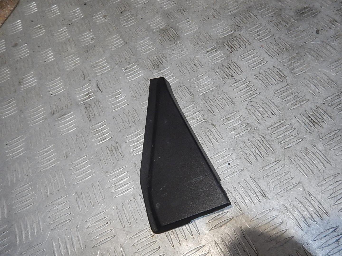 Накладка двери задней левой