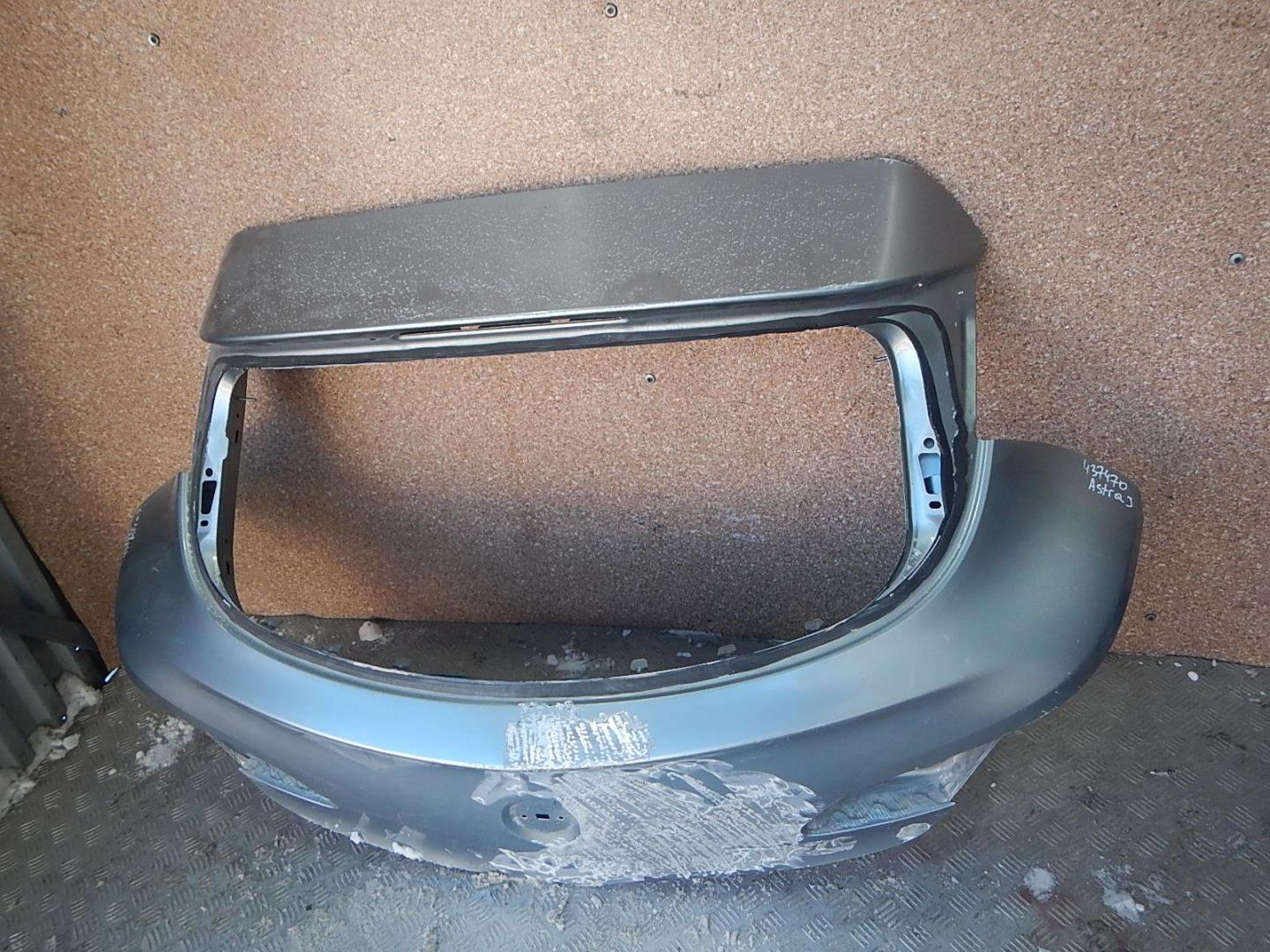 Дверь багажника