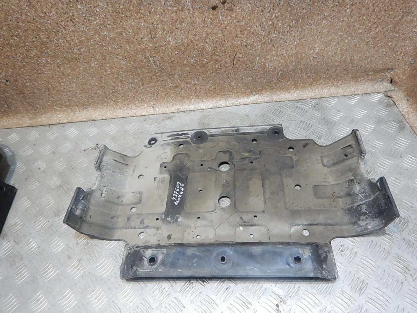 Пыльник двигателя