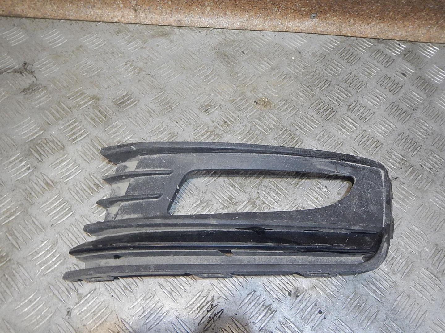 Решетка в бампер левая