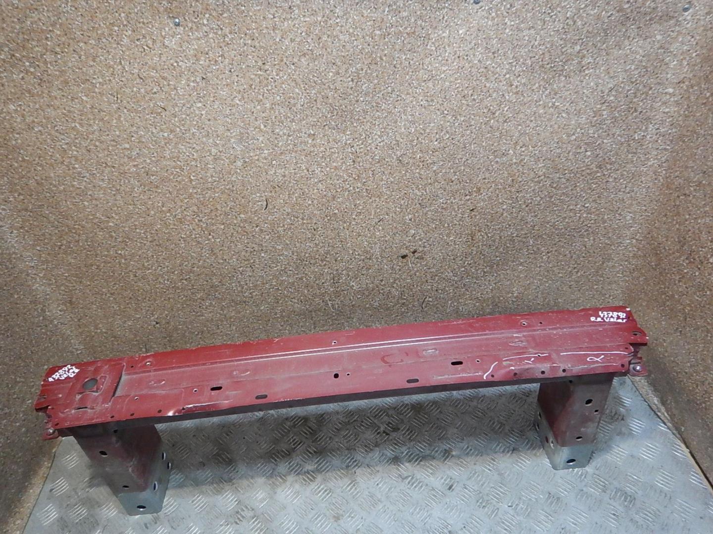 Усилитель переднего бампера