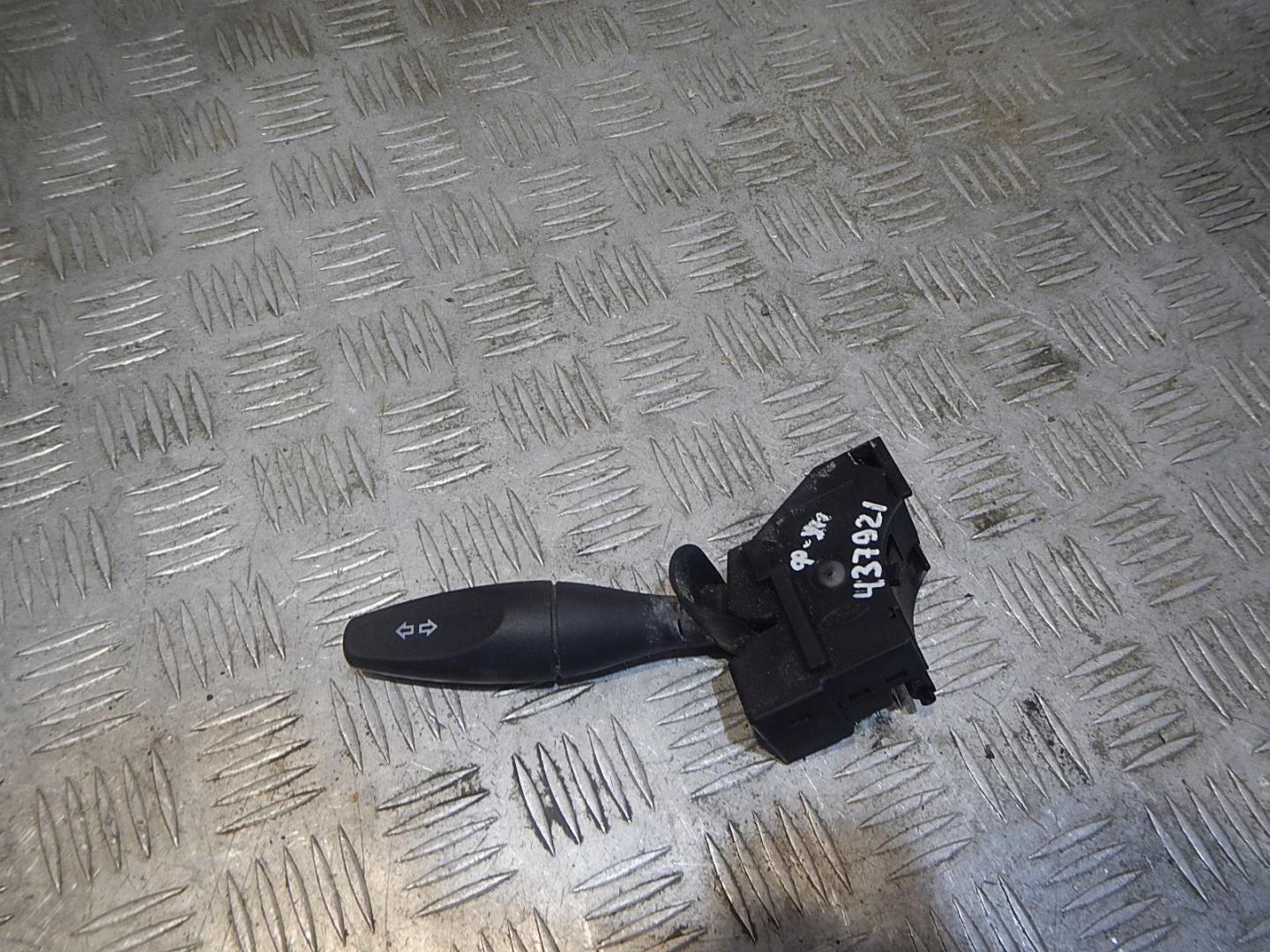 Переключатель поворотов подрулевой