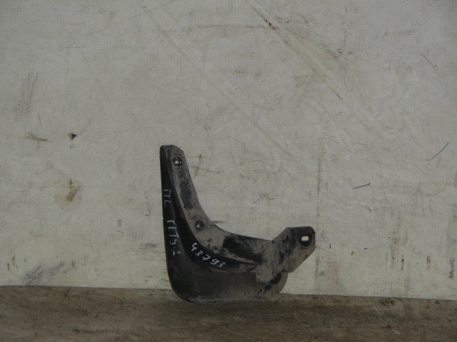 Брызговик передний правый