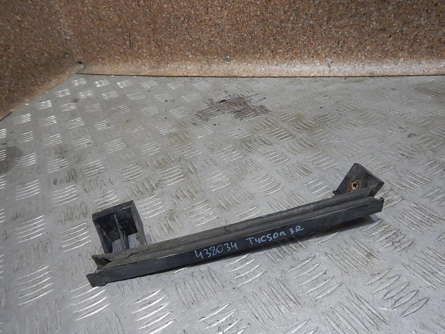 Направляющая стекла двери