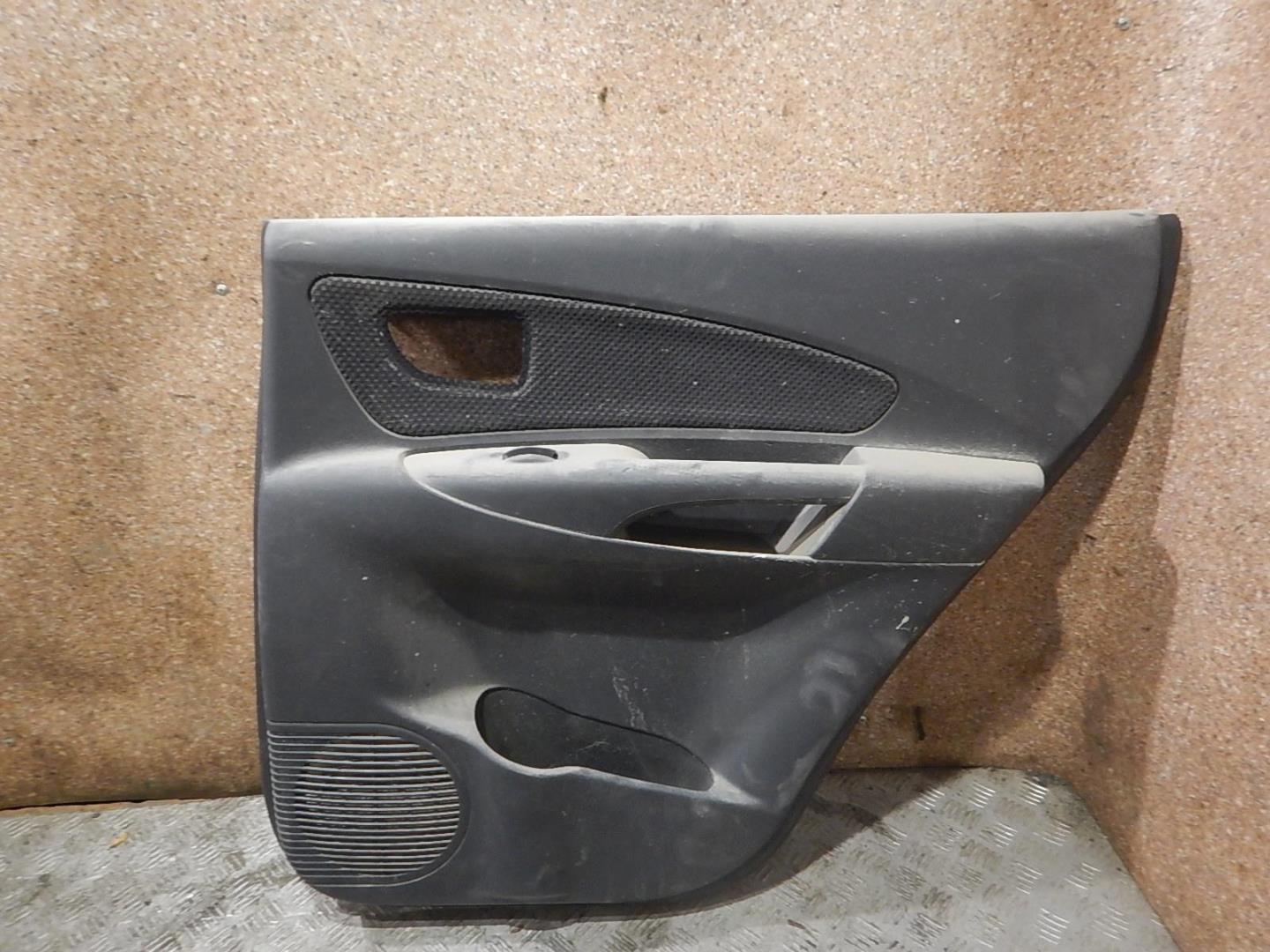 Обшивка двери задней правой