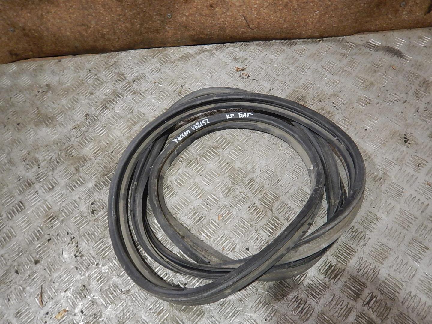 Уплотнитель багажника