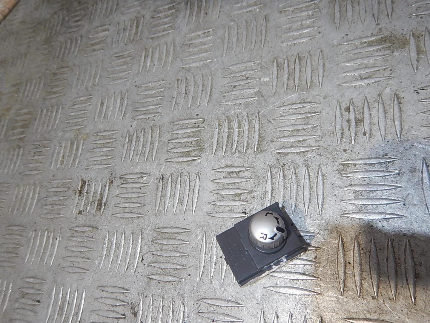 Переключатель регулировки зеркал