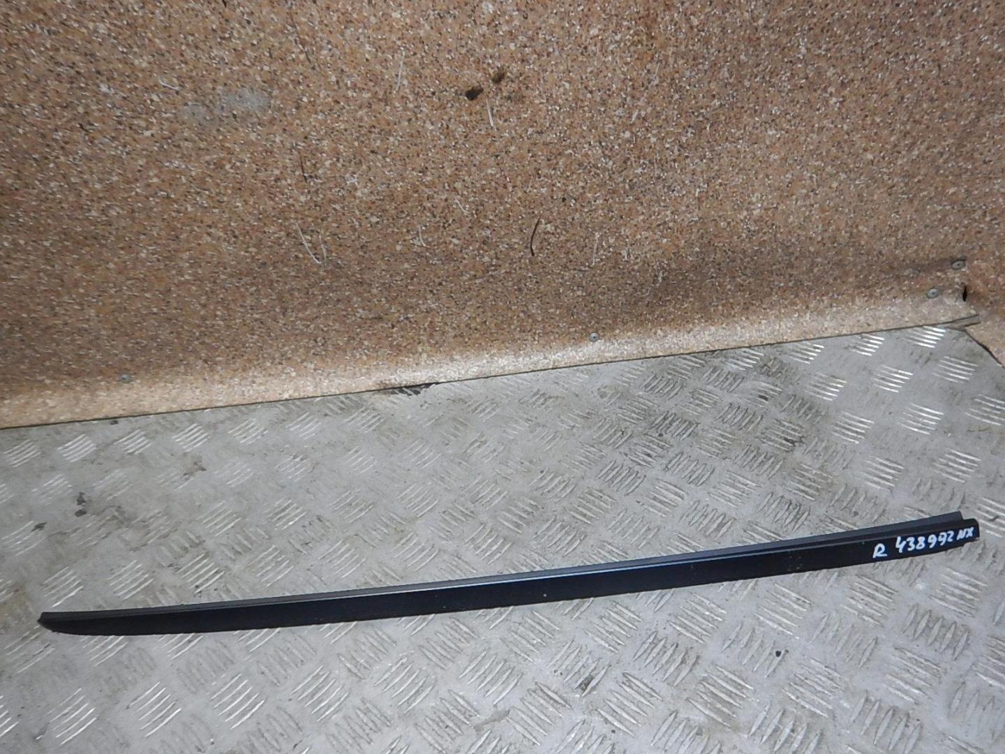 Молдинг лобового стекла