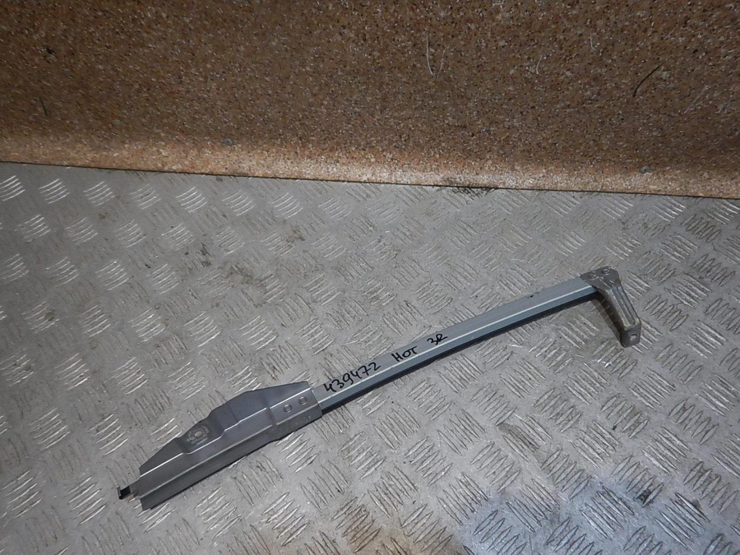 Направляющая стекла двери