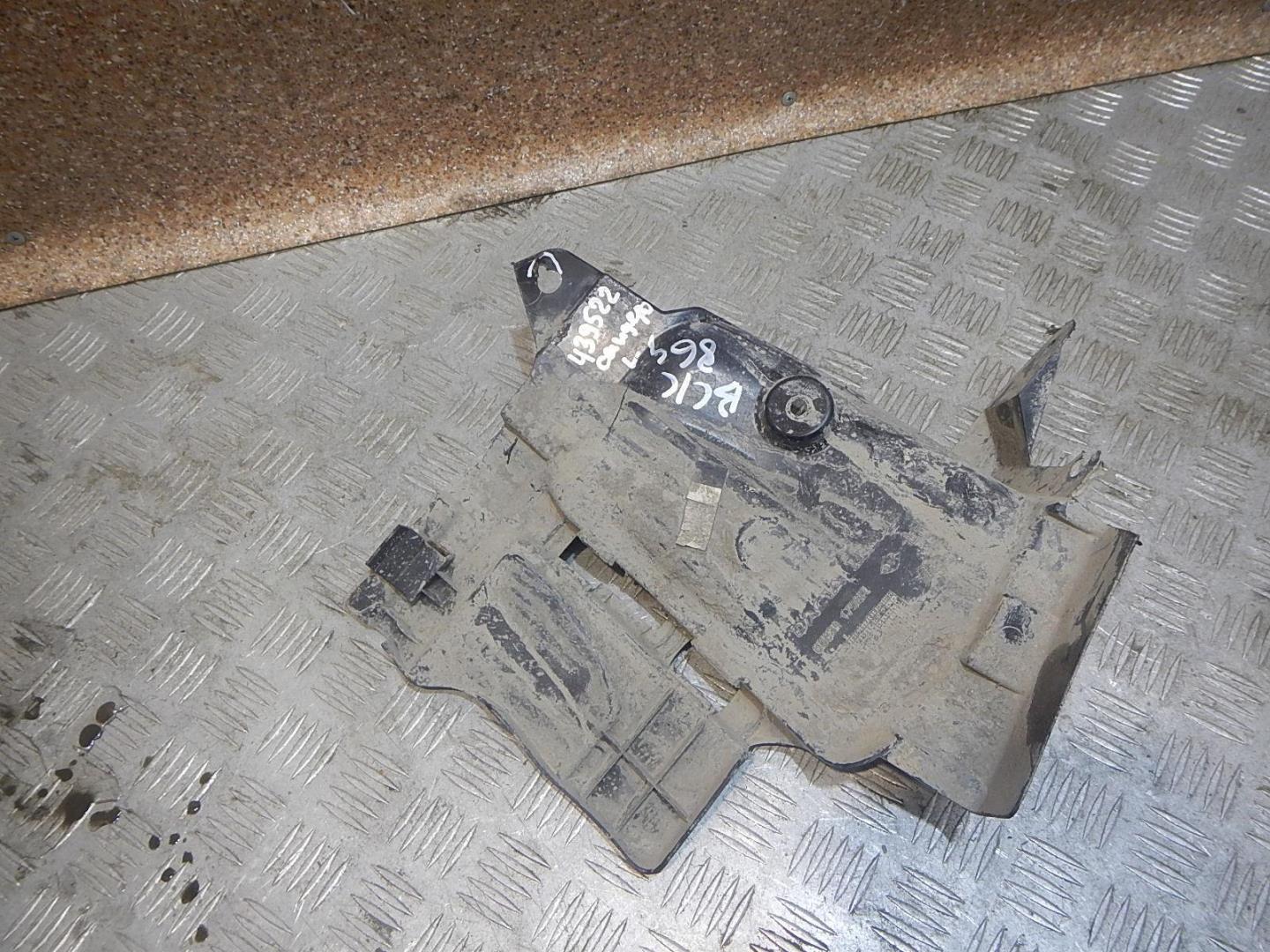 Пыльник двигателя боковой левый