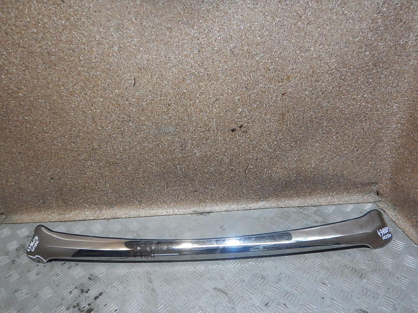 Молдинг капота