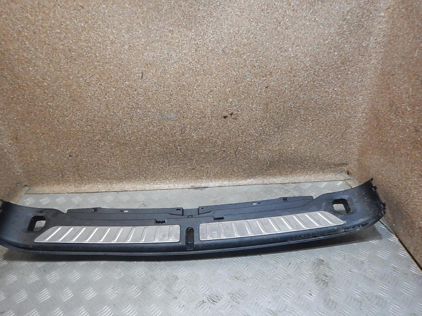 Обшивка багажника