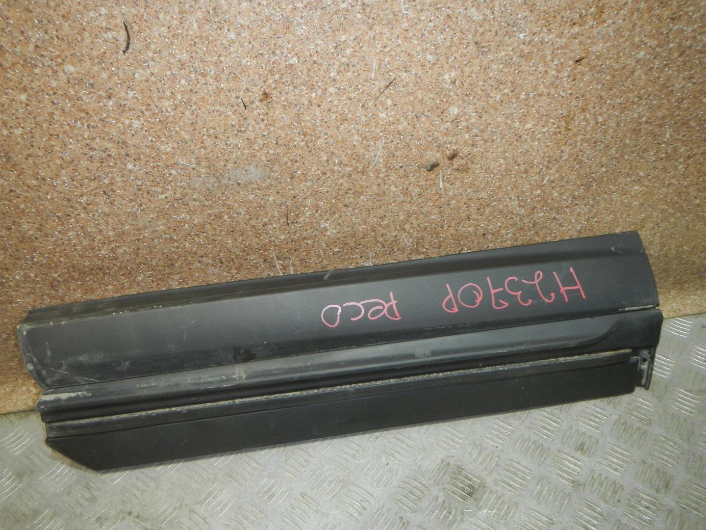 Молдинг задней левой двери