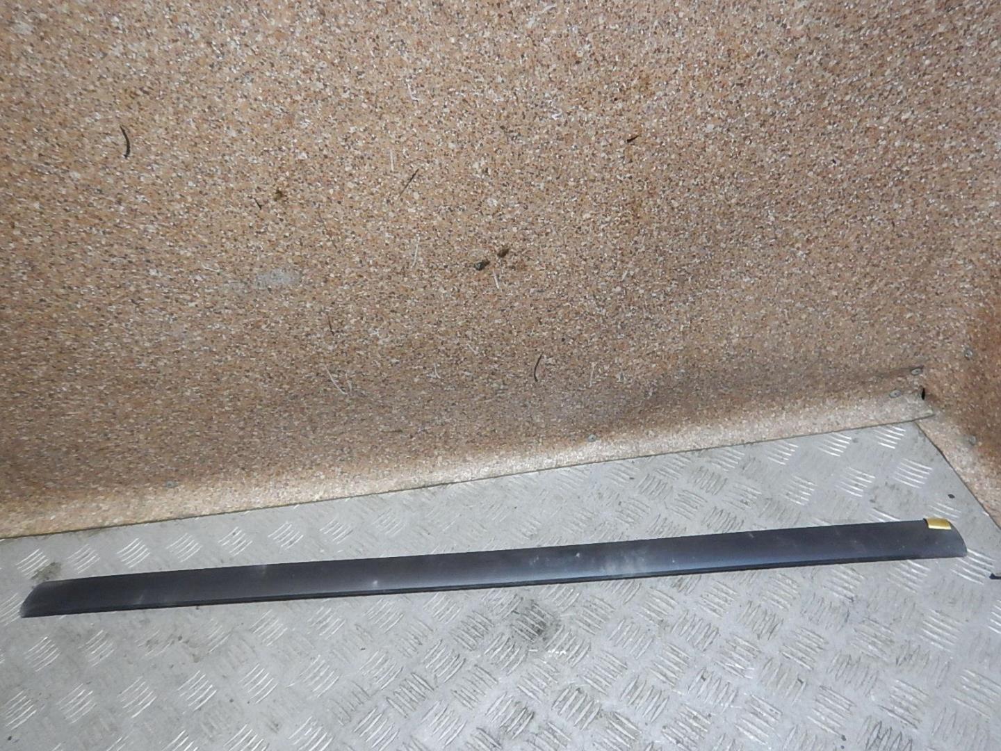 Молдинг передней правой двери