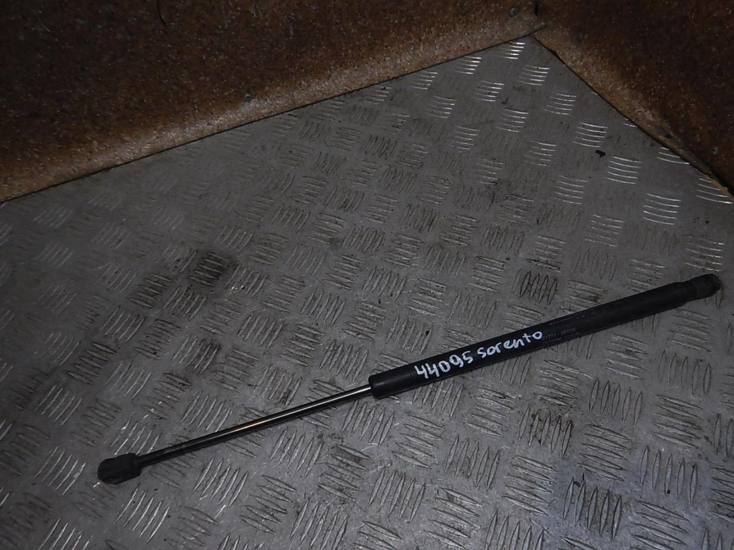 Амортизатор двери багажника