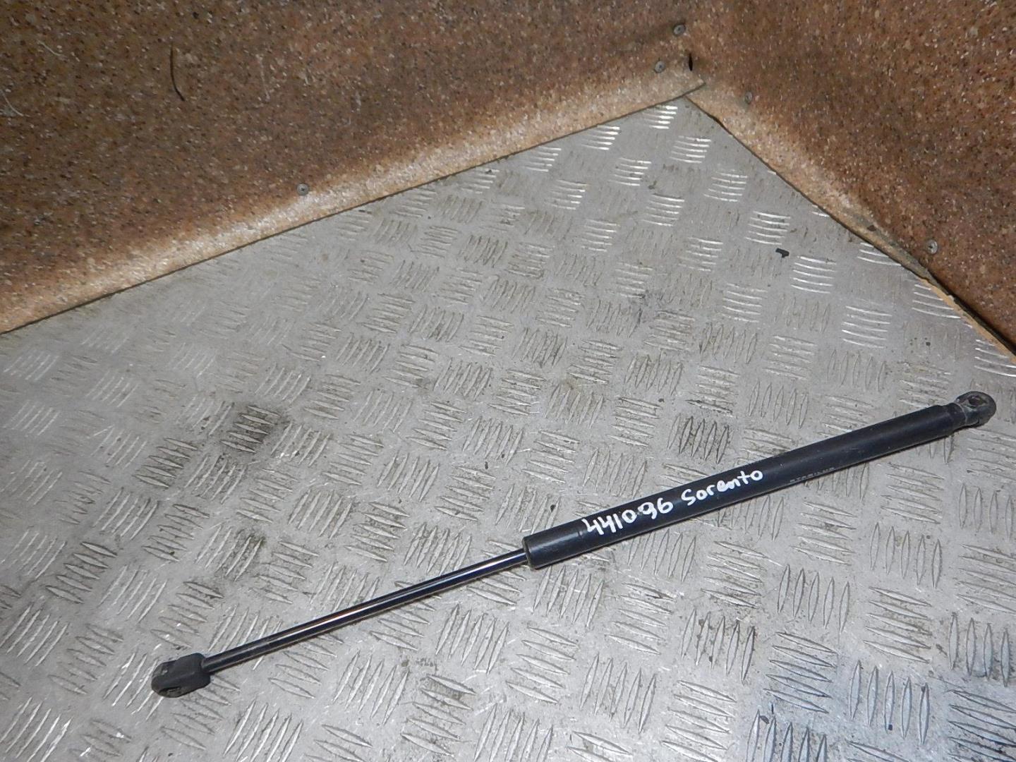 Амортизатор двери багажника