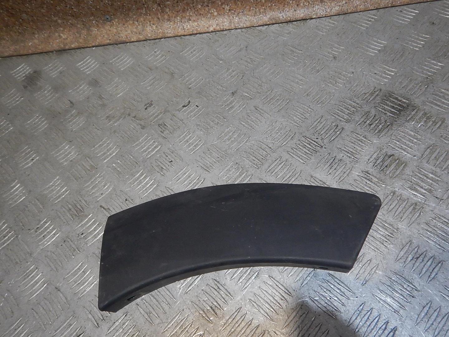 Накладка заднего бампера левая