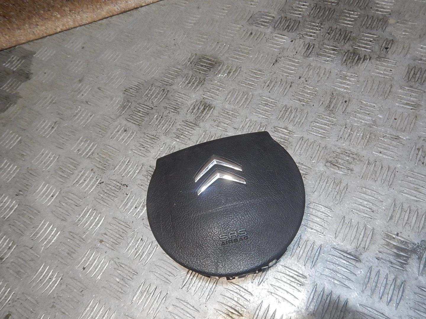 Подушка безопасности в рулевое колесо