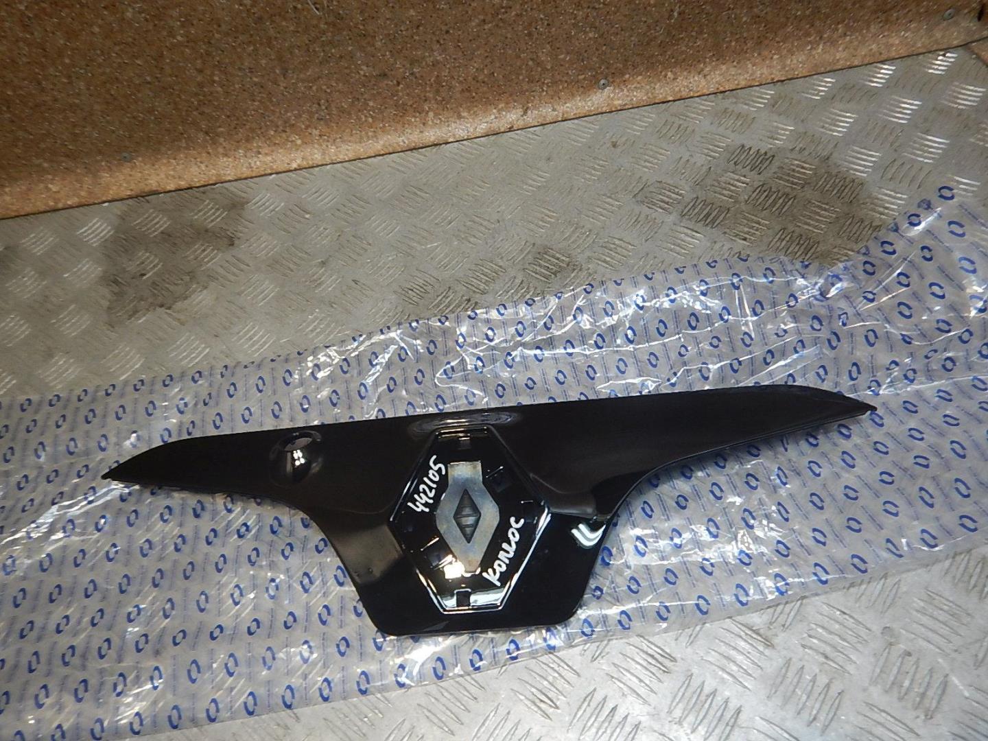 Накладка двери багажника