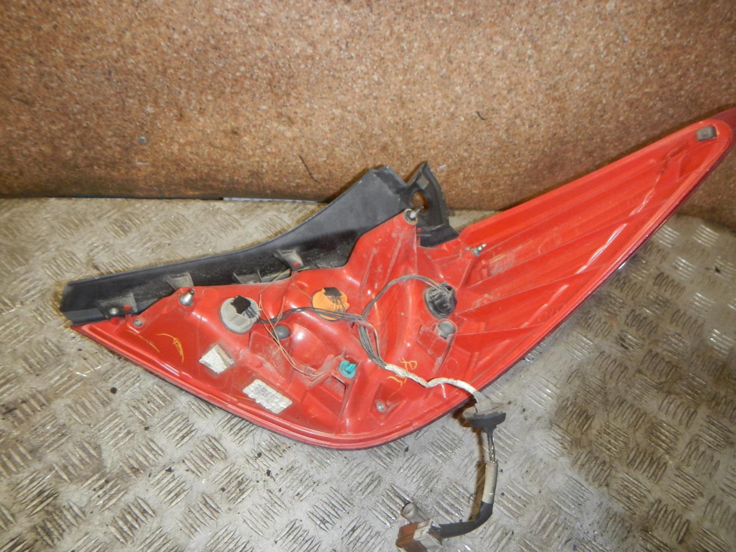 Фонарь задний левый