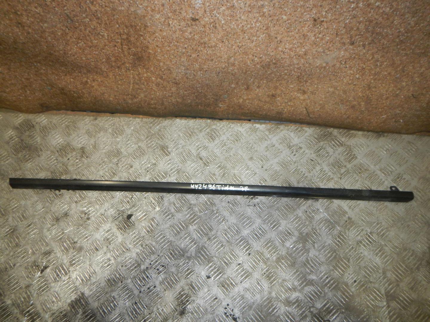 Накладка стекла заднего правого