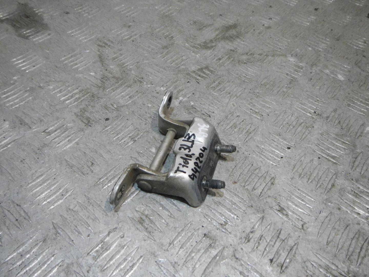 Петля двери задней левой верхняя