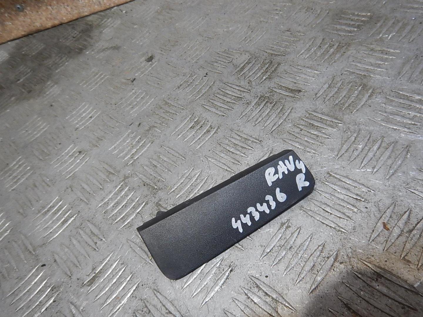 Заглушка буксировочного крюка