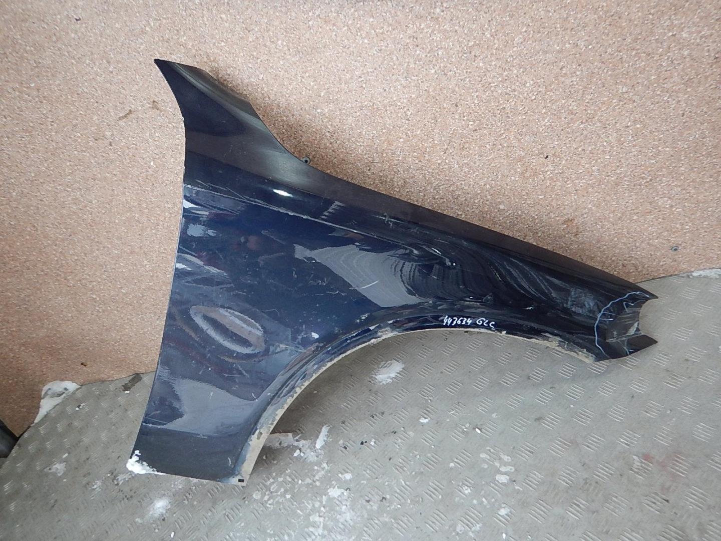 Крыло переднее правое